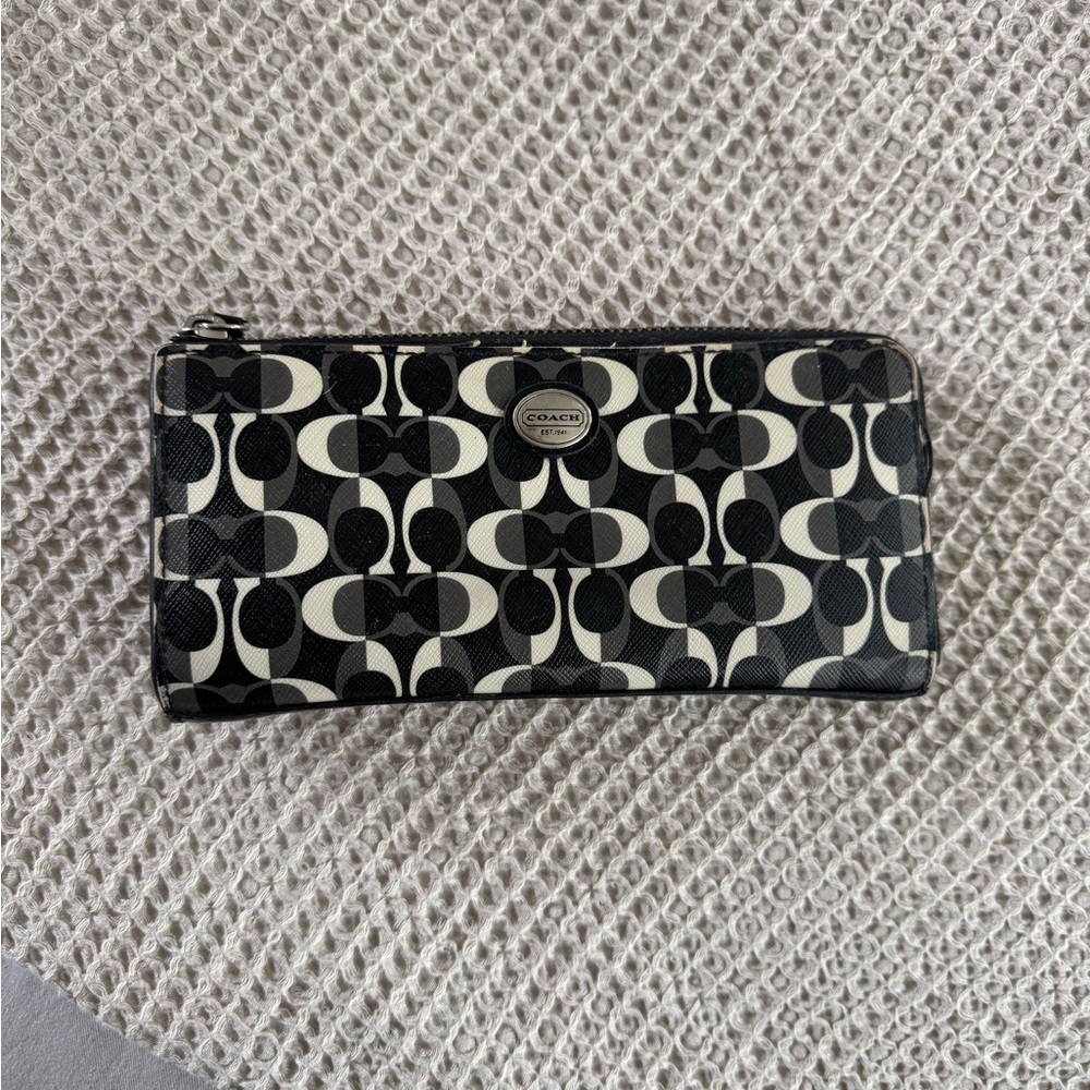 Coach wallet pre-owned.